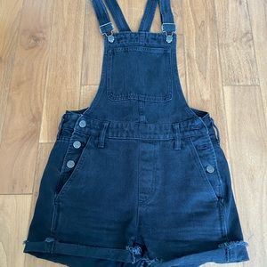 Madewell Adirondack dungaree shorts in black denim XXS